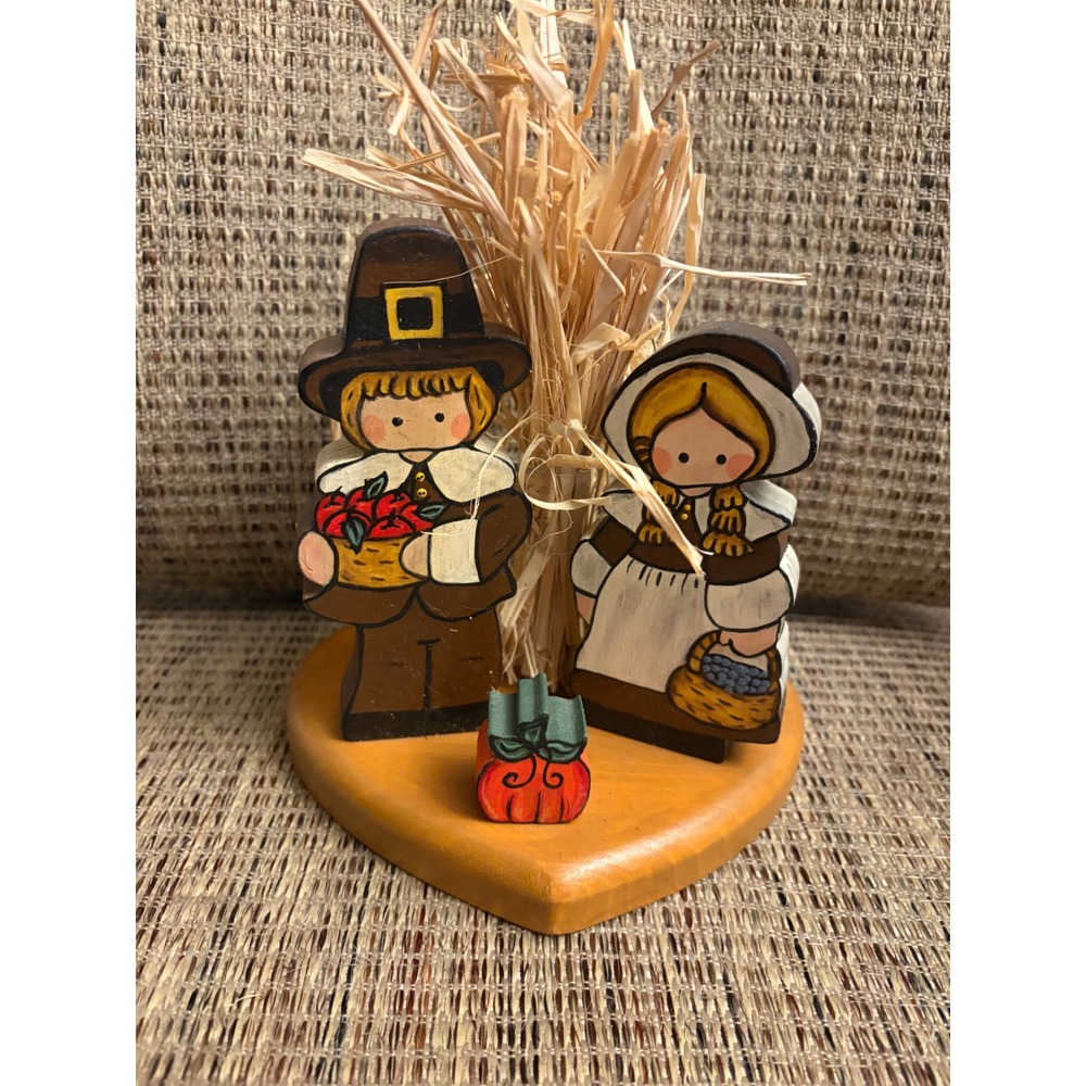 Vintage Wooden Thanksgiving Pilgrim Couple Figurine Autumn Harvest Decor 7.5in